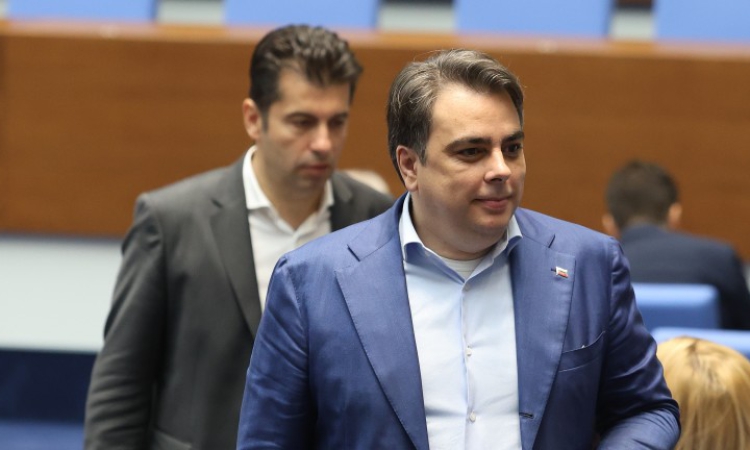 Парламентът гласува оставката на Кирил Петков